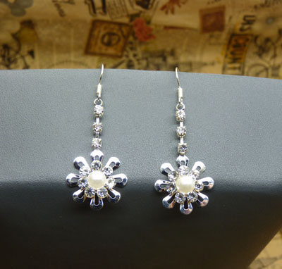 鍍銀耳環(huán)水鉆靚女氣質(zhì)流蘇耳墜女款耳飾防過(guò)敏 耳環(huán)長(zhǎng)款女	