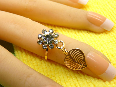 女款式指環(huán) 金色戒指 復(fù)古風(fēng)女士寶石戒指 百搭款指環(huán)