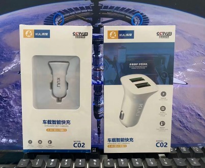 C02車載智能快充2.4A雙UCB插口六B40-1-3